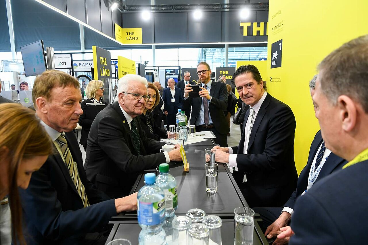 Kai Sauer (Finnischer Botschafter) im Gespräch mit Ministerpräsident Winfried Kretschmann.