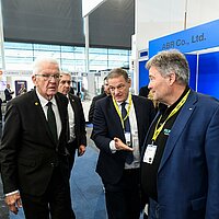Ministerpräsident Winfried Kretschmann besucht den Baden-Württemberg Pavillon auf der Hannover Messe 2025.