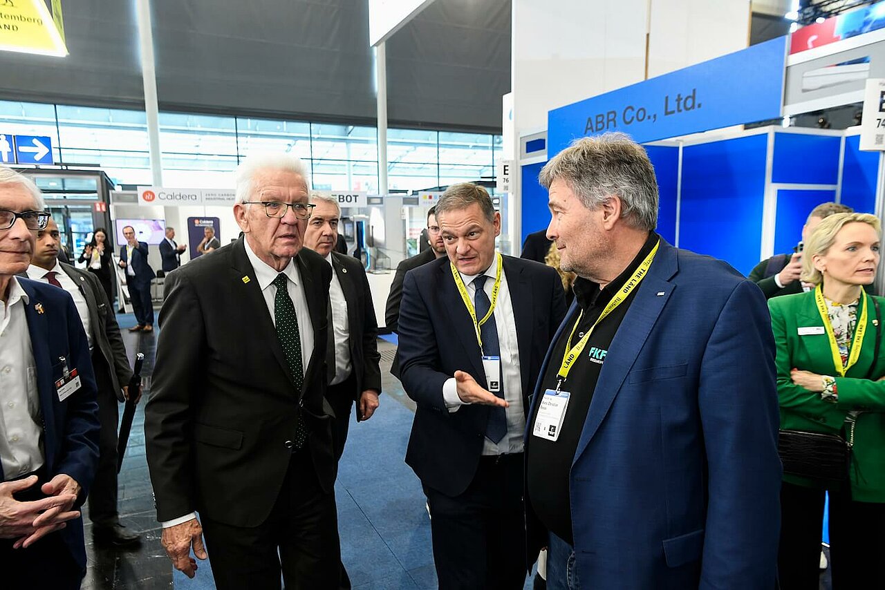 Ministerpräsident Winfried Kretschmann besucht den Baden-Württemberg Pavillon auf der Hannover Messe 2025.