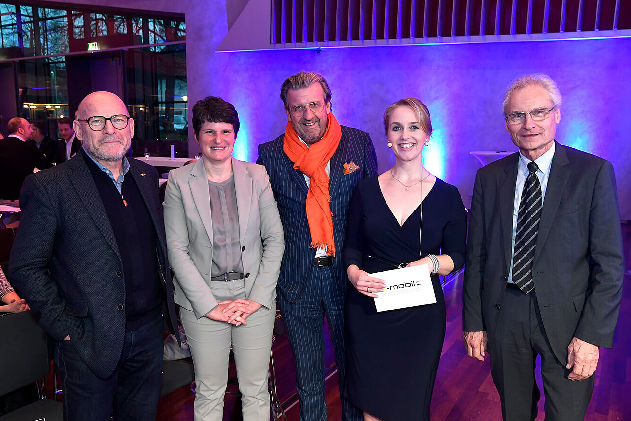 Gruppenfoto von Winfried Hermann, Tanja Gönner, Dr. Stefan Wolf, Isabell Knüttgen, Prof. Dr. Henning Kagermann auf der Jubiläumsveranstaltung.