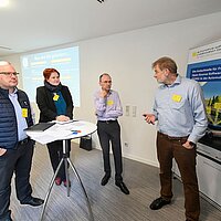 Teilnehmerinnen und Teilnehmer beim FOSS-Workshop auf dem Zulieferertag Automobilwirtschaft BW in Esslingen.