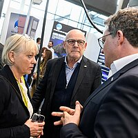 Winfried Hermann, Minister für Verkehr und Infrastruktur des Landes Baden-Württemberg besucht an Tag 2 die Hannover Messe.