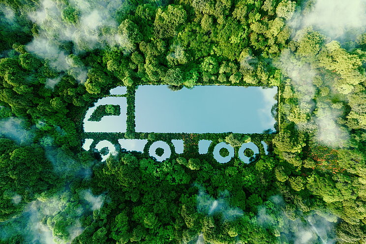 Ansicht auf einen Wald von oben mit einem LKW Symbol in der Mitte