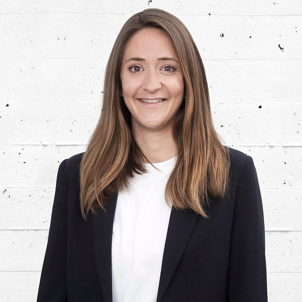 Lena Müller Portrait von Lena Müller, Mitarbeiterin bei e-mobil BW.