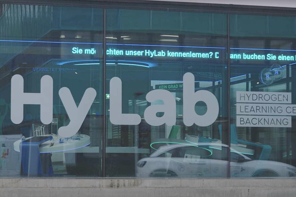 Bei Klick auf das Bild öffnet sich das dazugehörige Medienelement.