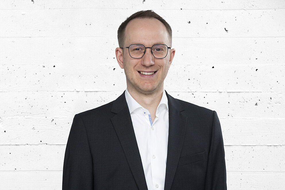 Porträtfoto von Johannes Demer, Mitarbeiter der e-mobil BW GmbH