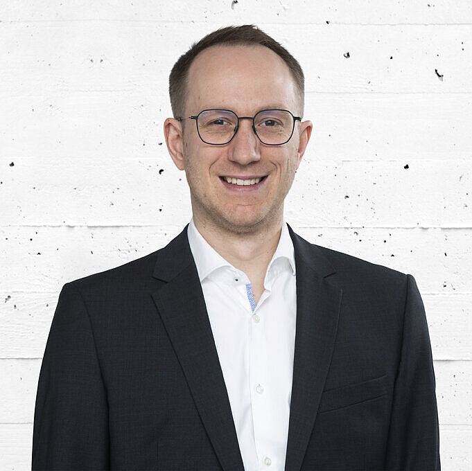 Porträtfoto von Johannes Demer, Mitarbeiter der e-mobil BW GmbH