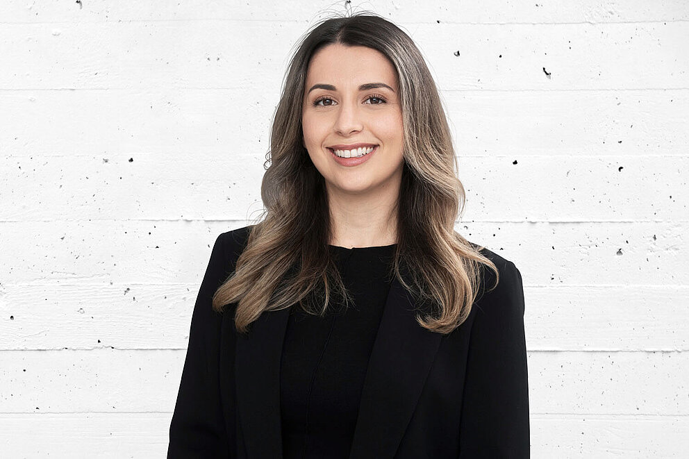 Neslihan Zorlu Portrait von Neslihan Zorlu, Mitarbeiterin bei e-mobil BW.