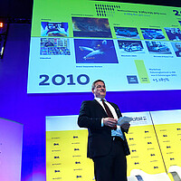 Franz Loogen, Geschäftsführer der e-mobil BW, hält eine Eröffnungsrede.