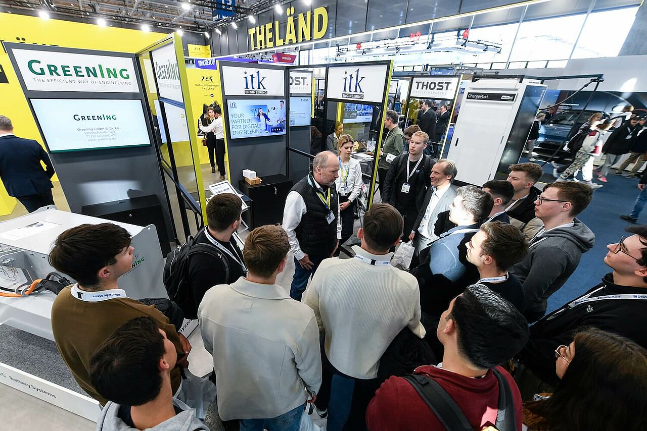 Studierende der DHBW Mannheim am baden-württembergischen Gemeinschaftsstand